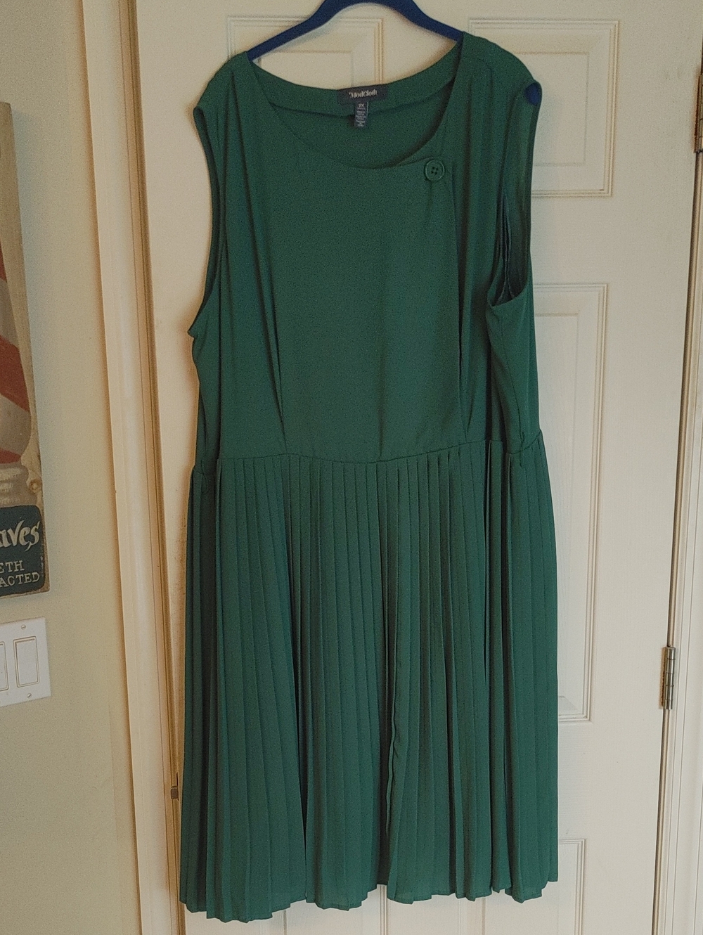 Sleeveless Green Pleated Women's Dress